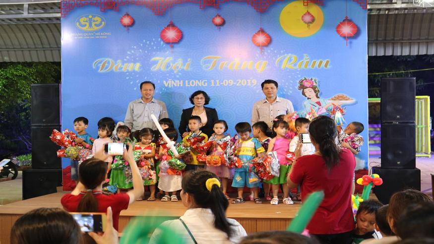 HOÀNG QUÂN MÊ KÔNG MỪNG TRUNG THU CÙNG CÁC EM THIẾU NHI